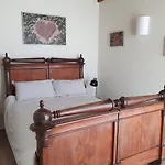 Oda ve Kahvaltı Alta Langa 4*