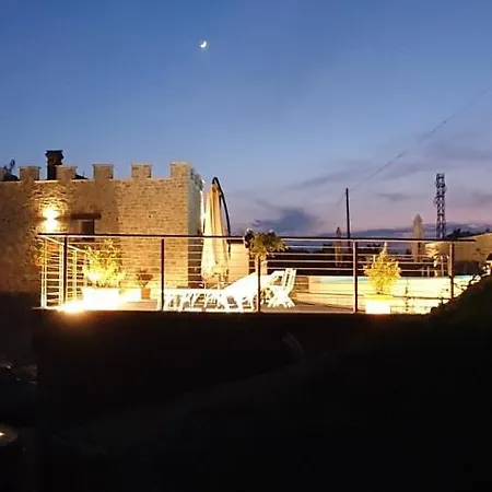 Oda ve Kahvaltı Alta Langa 4*